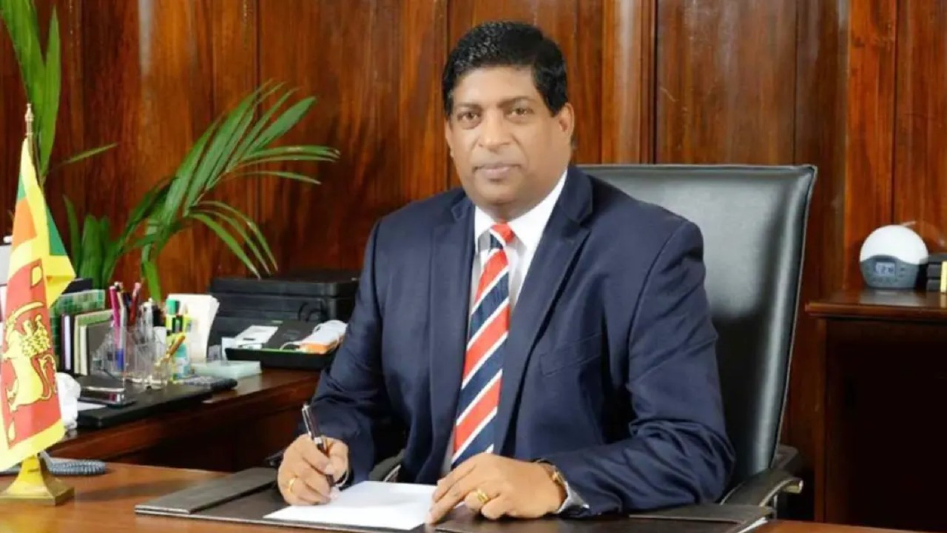 শ্রীলঙ্কায় দুর্নীতিবিরোধী অভিযানে সাবেক অর্থমন্ত্রী গ্রেপ্তার