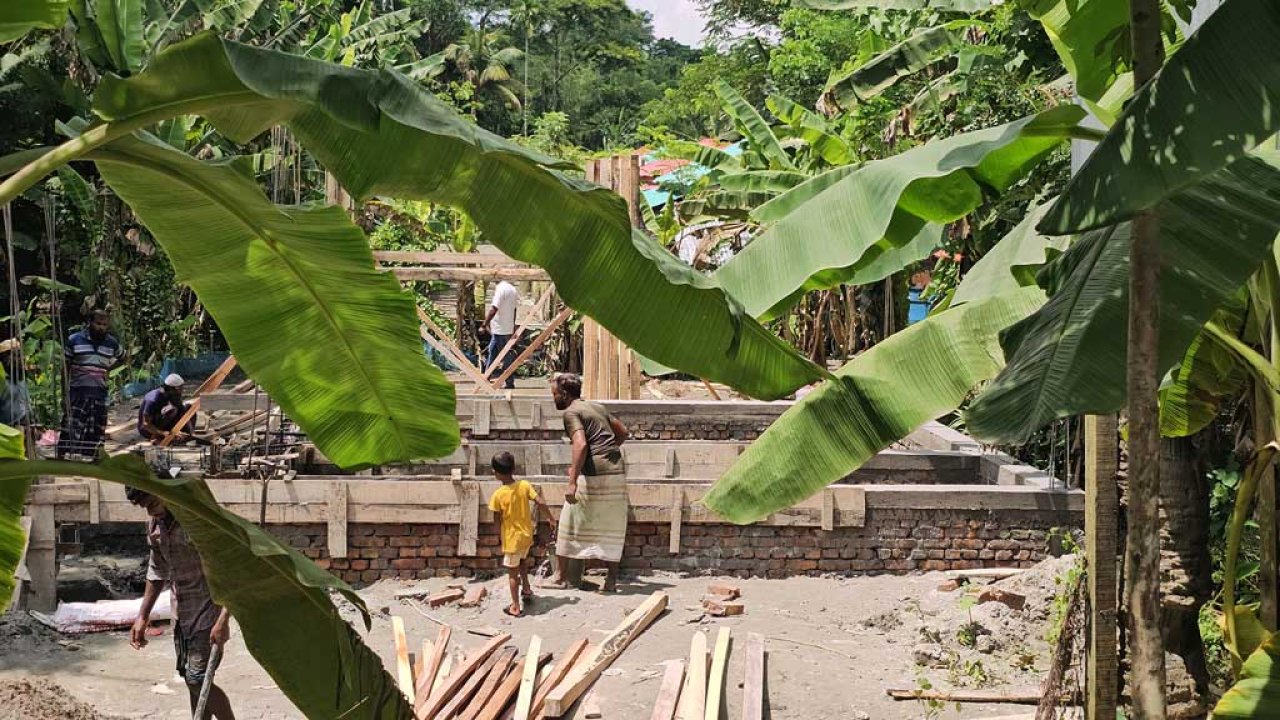 বরগুনায় বিএনপি নেতার বিরুদ্ধে কবরস্থানের জায়গা দখলের অভিযোগ