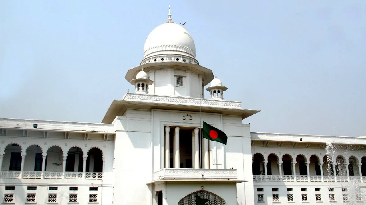 সামাজিক মাধ্যমে রায়ের বিরূপ মন্তব্যে আইনজীবীদের তলব