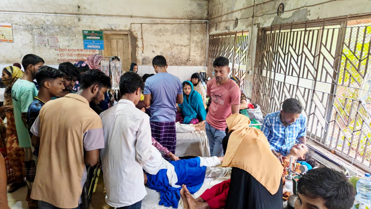 হাতিয়ায় বিদ্যালয়ে আবারও অচেতন শিক্ষার্থীরা, হাসপাতালে ভর্তি ১০
