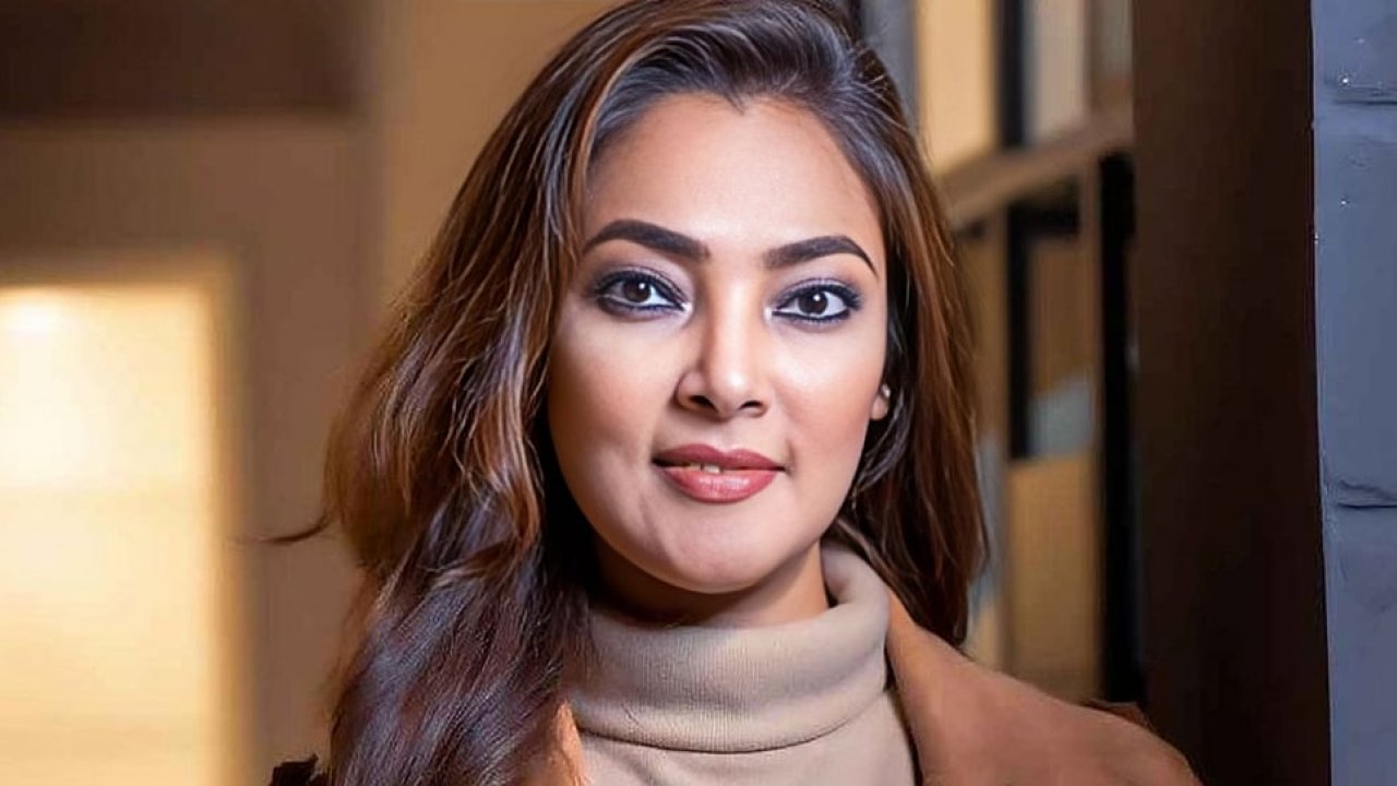 ক্যানসার চিকিৎসার প্রক্রিয়ায় মাথার চুল ফেলে দিলেন সামিয়া আফরিন
