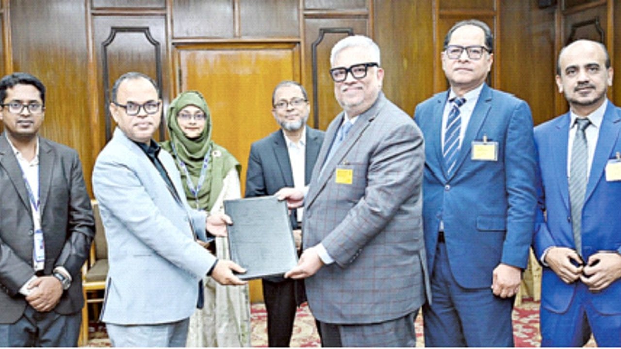 কেন্দ্রীয় ব্যাংকের সঙ্গে পুনঃ অর্থায়ন চুক্তি সই মধুমতি ব্যাংকের