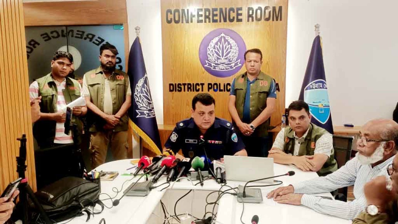 কুমিল্লায় বোন-ভাতিজা হত্যা: ট্রেন থেকে মূল আসামিসহ গ্রেপ্তার ৩