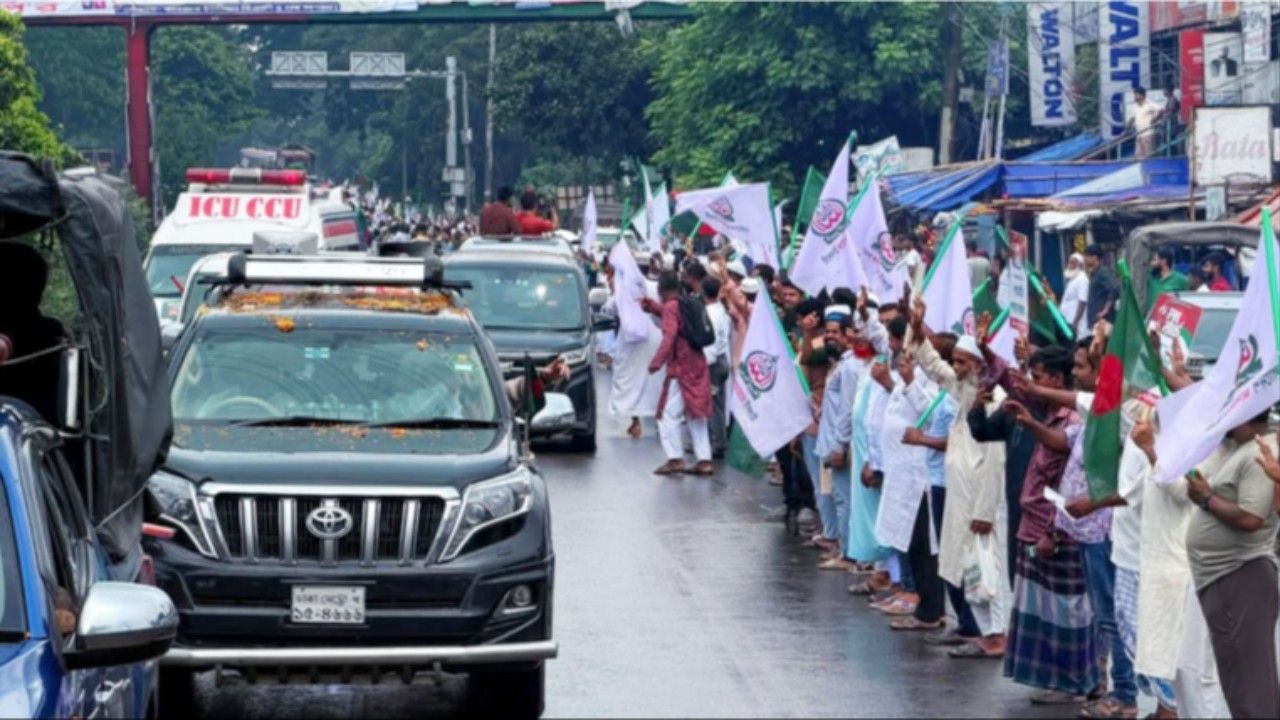 ছয় দফা দাবিতে চট্টগ্রাম অভিমুখে ১১ দলীয় ঐক্যের লংমার্চ