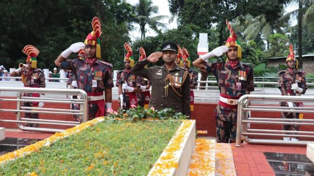 বীরশ্রেষ্ঠ নূর মোহাম্মদের সমাধিতে বিজিবির শ্রদ্ধা
