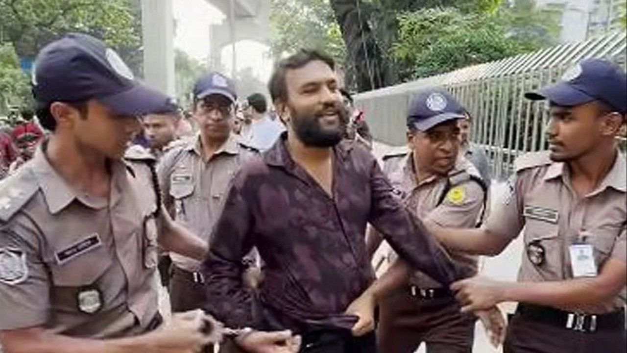 প্রধানমন্ত্রীর নিরাপত্তা বেষ্টনীতে ঢোকার চেষ্টা, যুবক আটক