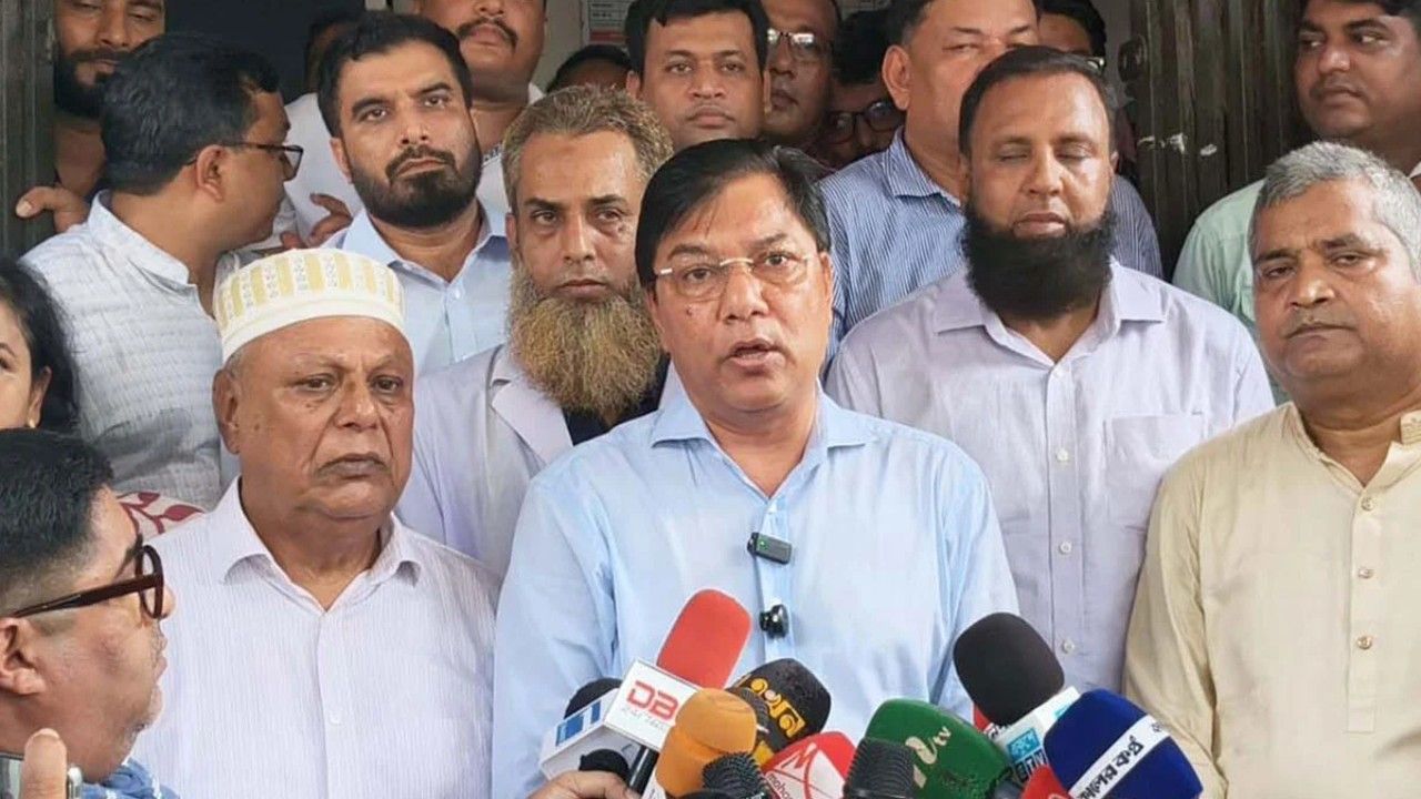 জামালপুর হাসপাতালের অব্যবস্থাপনায় ক্ষোভ বিমানমন্ত্রীর