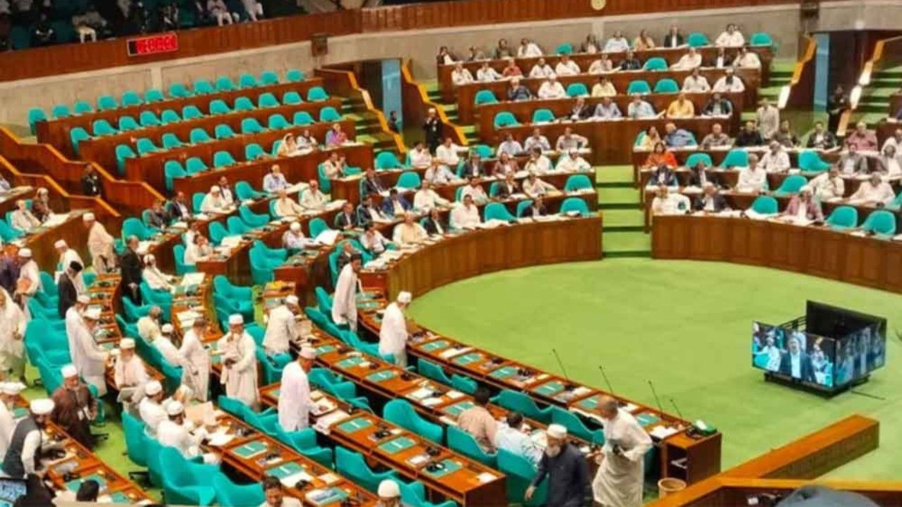 সংসদ থেকে বিরোধী দলের ওয়াকআউট