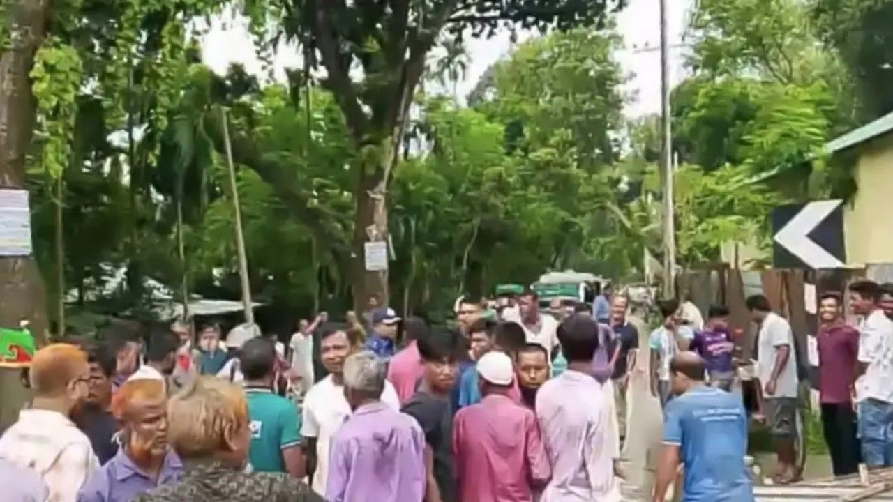 পর্যাপ্ত সার সরবরাহের দাবিতে রংপুর-কুড়িগ্রাম মহাসড়কে বিক্ষোভ