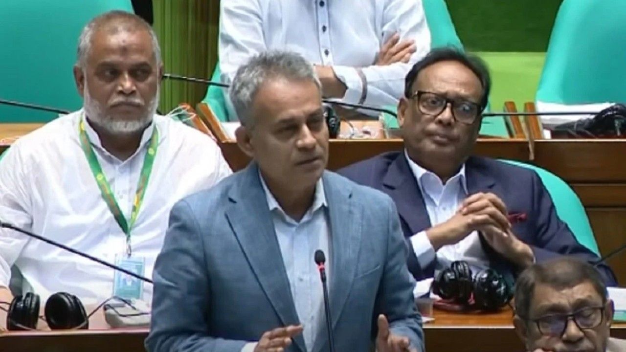 ২-৩ মাসের মধ্যে ঢাকার নদীপথে আবারও চালু হচ্ছে ওয়াটার বাস: নৌমন্ত্রী