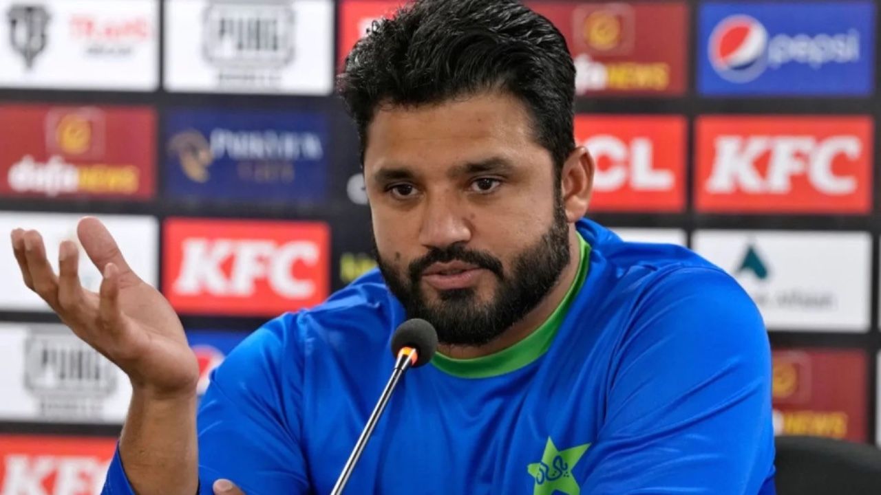 পাকিস্তান ক্রিকেটের দুর্দশায় ক্ষুব্ধ আজহার আলী, আকিব জাভেদের পদত্যাগ দাবি