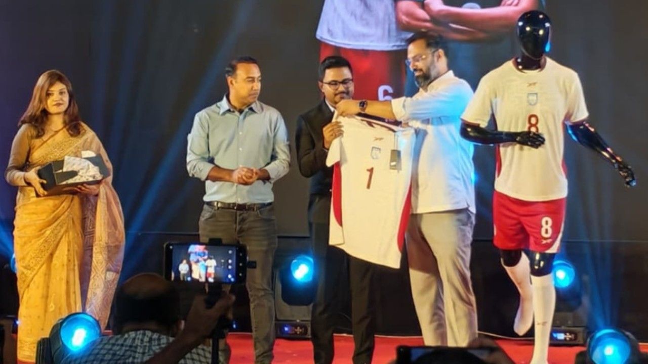 বাংলা বর্ণমালার গৌরবে বাংলাদেশের নতুন ফুটবল জার্সি উন্মোচন
