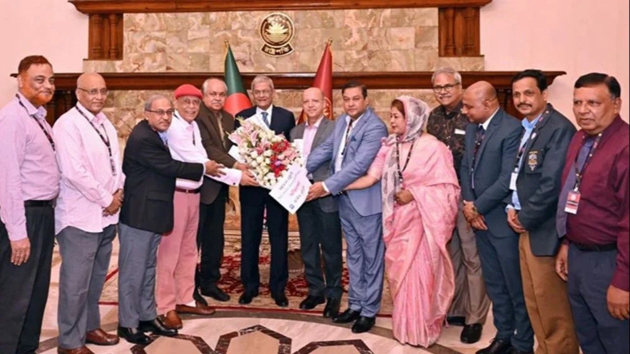 গণতন্ত্র রক্ষায় গণমাধ্যমকে বাঁচানোর আহ্বান রাষ্ট্রপতির