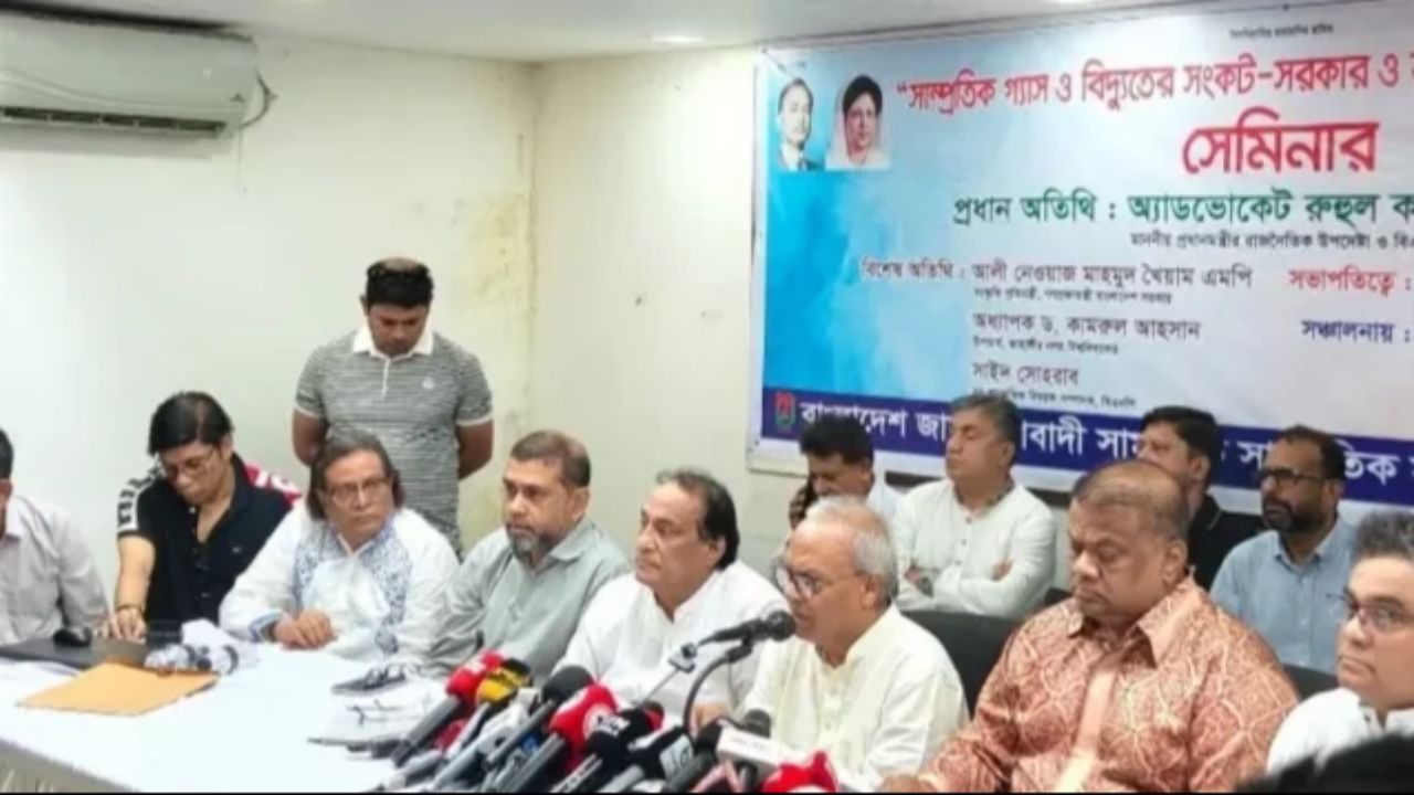 সরকারবিরোধী মতপ্রকাশে রাজনৈতিক পরিচয় দেখে আইন প্রয়োগ বন্ধ করতে হবে: রিজভী