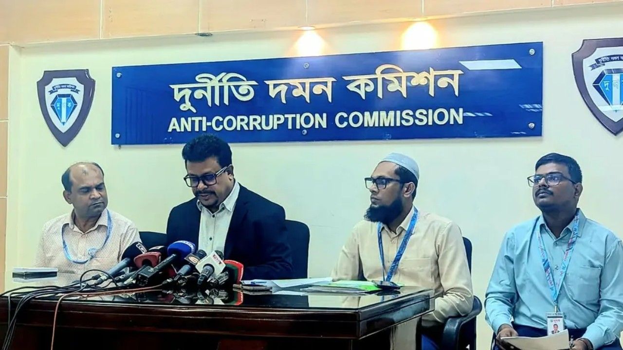 আসিফ মাহমুদের বিরুদ্ধে দুদকের অনুসন্ধান, যা বললেন সচিব