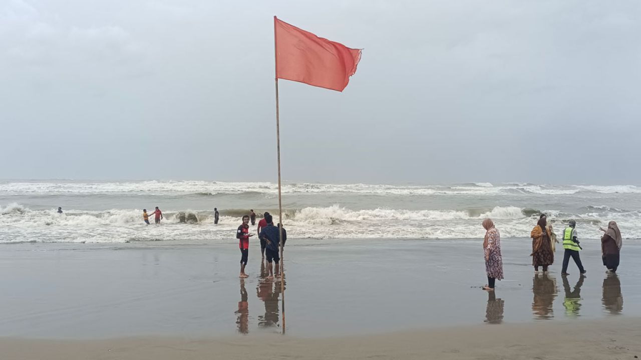 বঙ্গোপসাগরে লঘুচাপ, ৩ নম্বর সতর্ক সংকেত