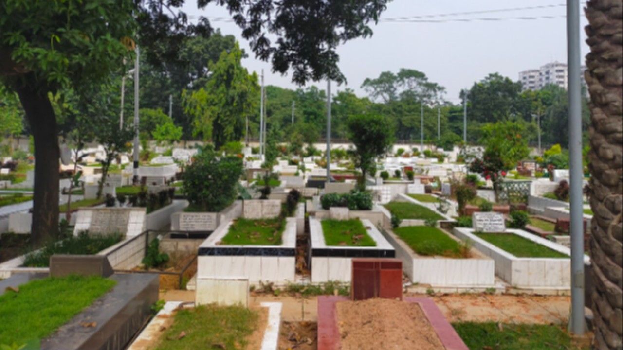 বনানীতে ফ্ল্যাটের চেয়ে কবরের দাম বেশি