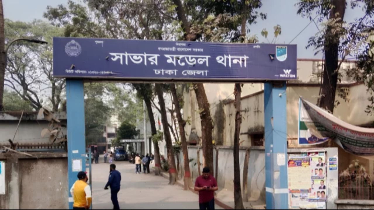 সাভারে ককটেল বিস্ফোরণ ঘটিয়ে ঝটিকা মিছিল, আটক ৮