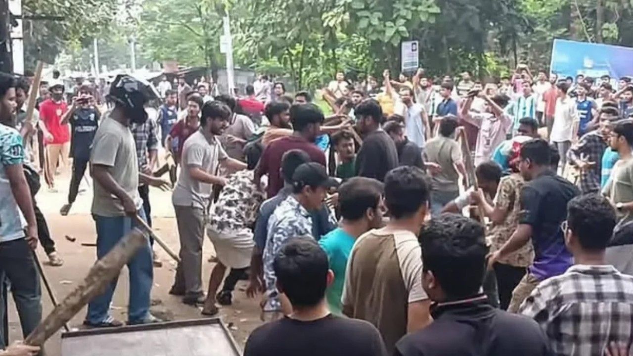 দোকান নিয়ে জাবির দুই হলের শিক্ষার্থীদের সংঘর্ষ, আহত ৯