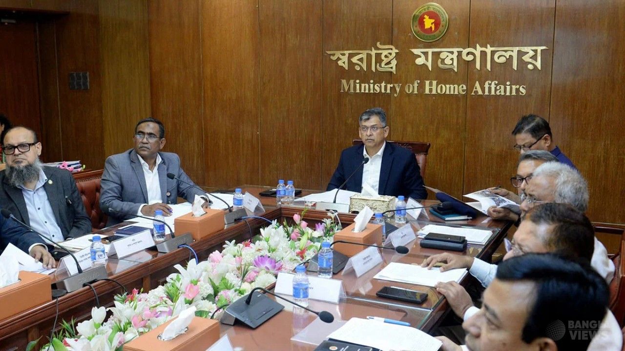 অটোরিকশা বন্ধ নয়, শৃঙ্খলায় আনবে সরকার: স্বরাষ্ট্রমন্ত্রী