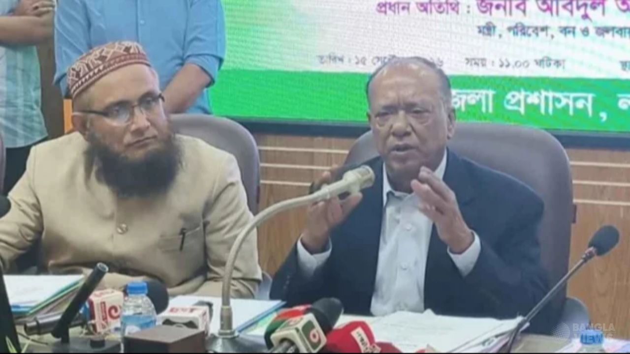 ‘রাজনীতিবিদদের কাজ বক্তৃতা দেওয়া, কর্মকর্তাদের কিছু চুরি করা’