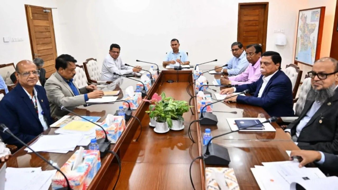 গুলশান-বনানীসহ রাজধানীর লেক দূষণ রোধে প্রধানমন্ত্রীর নির্দেশ