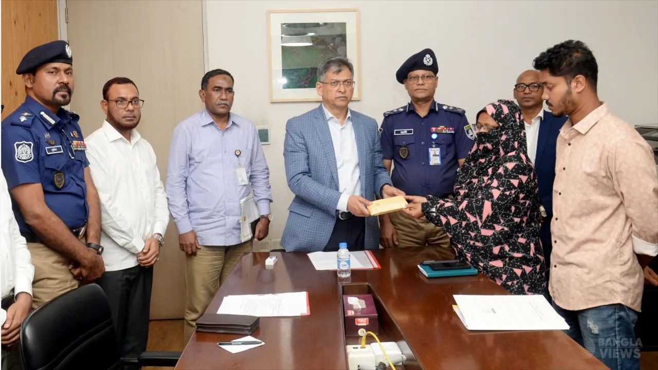 এসআই আলতাফ হত্যা: জড়িত সব আসামিকে দ্রুত গ্রেপ্তারের নির্দেশ স্বরাষ্ট্রমন্ত্রীর