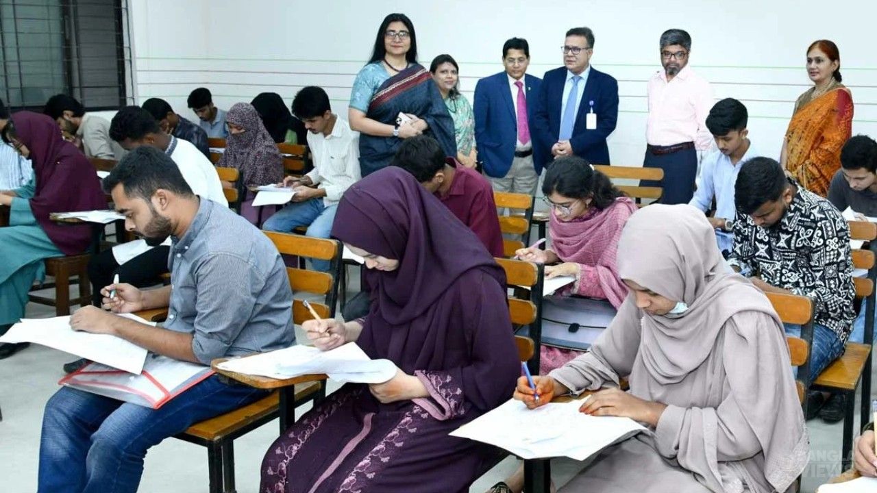 জাতীয় বিশ্ববিদ্যালয়ের প্রথম বর্ষের ভর্তি পরীক্ষা অনুষ্ঠিত