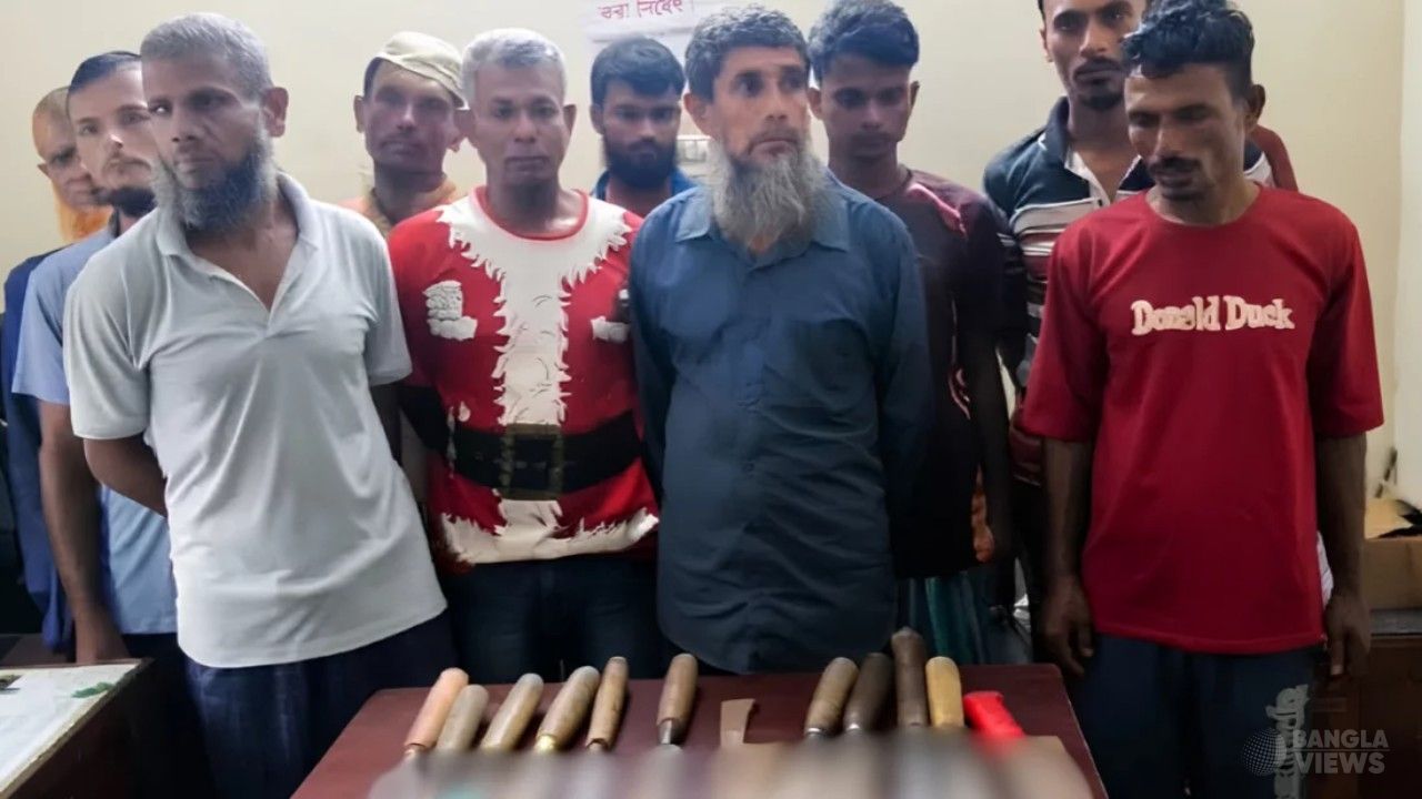 হাজিরা দিতে আদালতে এসে অস্ত্রসহ ১১ জন আটক