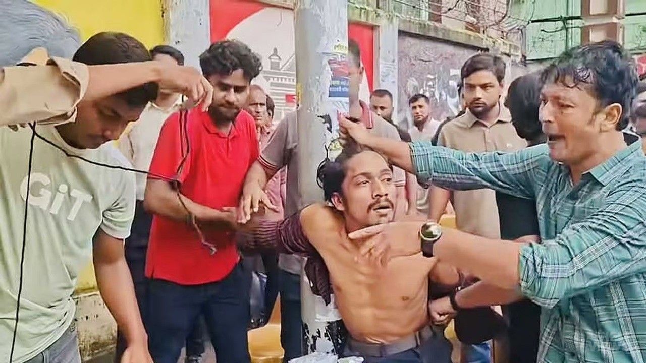 ছাত্রলীগ সন্দেহে রিকশাচালককে ধরে পুলিশে দিল জবি ছাত্রদল