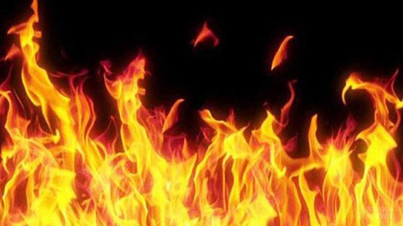 আশুলিয়ায় পোশাক কারখানায় আগুন, নিয়ন্ত্রণে ৪ ইউনিট