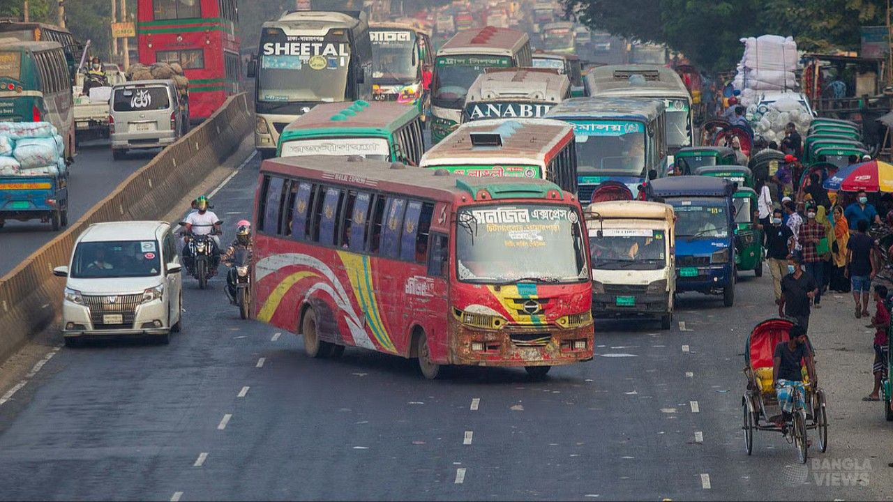 জ্বালানির দাম বাড়ায় বাসভাড়া পুনর্নির্ধারণে জরুরি বৈঠক