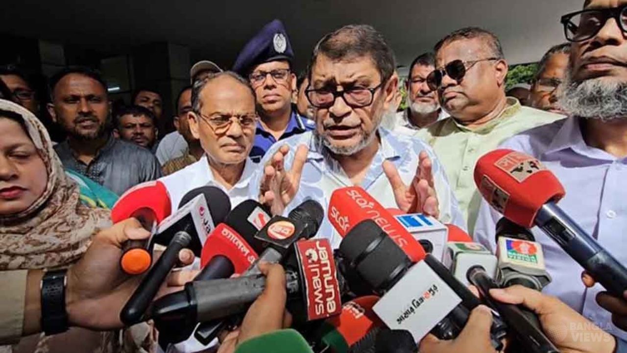 লাইসেন্সহীন ক্লিনিকের বিরুদ্ধে কঠোর ব্যবস্থা নেওয়ার হুঁশিয়ারি