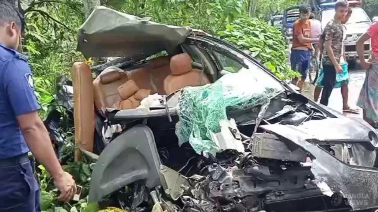 ঢাকা-খুলনা মহাসড়কে বাস-প্রাইভেটকার সংঘর্ষে নিহত ২