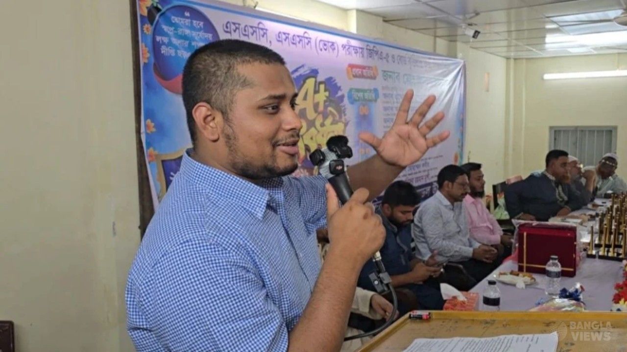 ডাক্তার-ইঞ্জিনিয়ার না হলেও চলবে, মাদকাসক্ত হওয়া যাবে না: হাসনাত আবদুল্লাহ