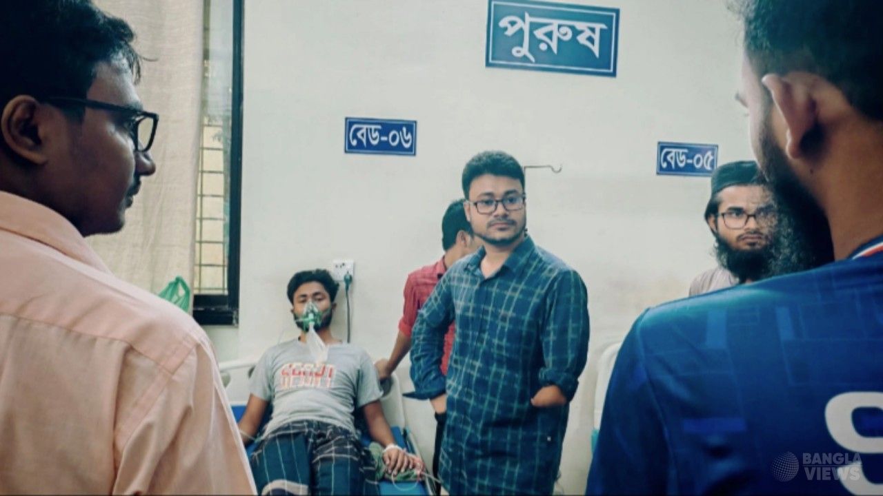 ঘুমন্ত রাজশাহী বিশ্ববিদ্যালয় শিক্ষার্থীর পায়ে বিষধর কালাচ সাপের কামড়