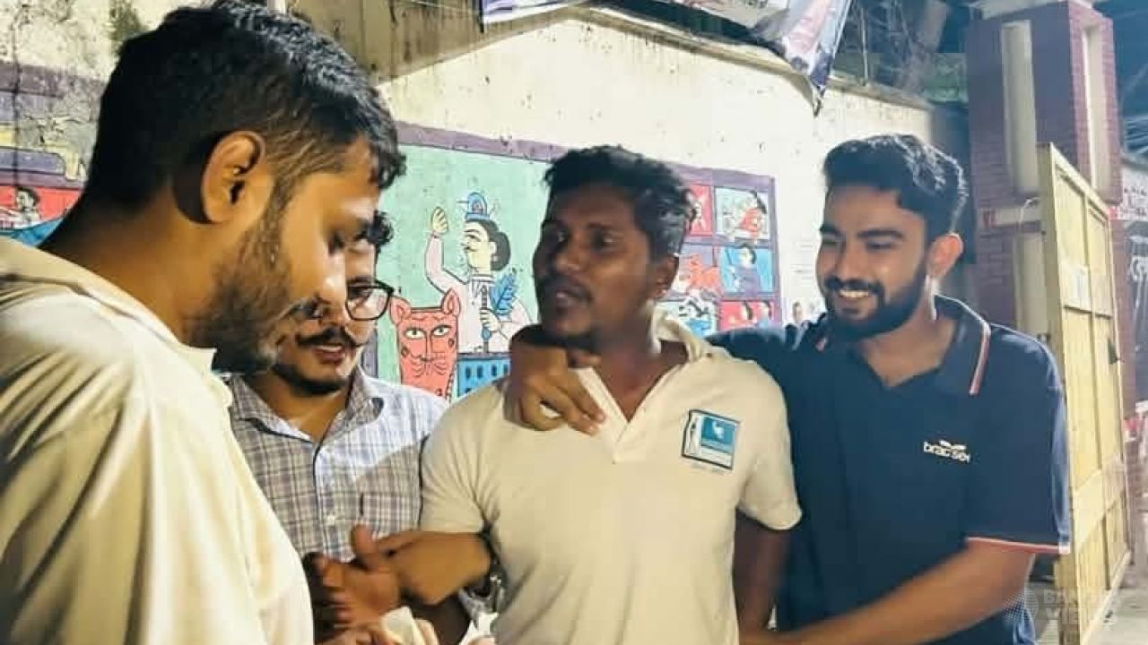 জবিতে ‘ককটেল ও পোস্টার আনার’ ফোনালাপ শুনে ছাত্রলীগ নেতাকে পুলিশে সোপর্দ