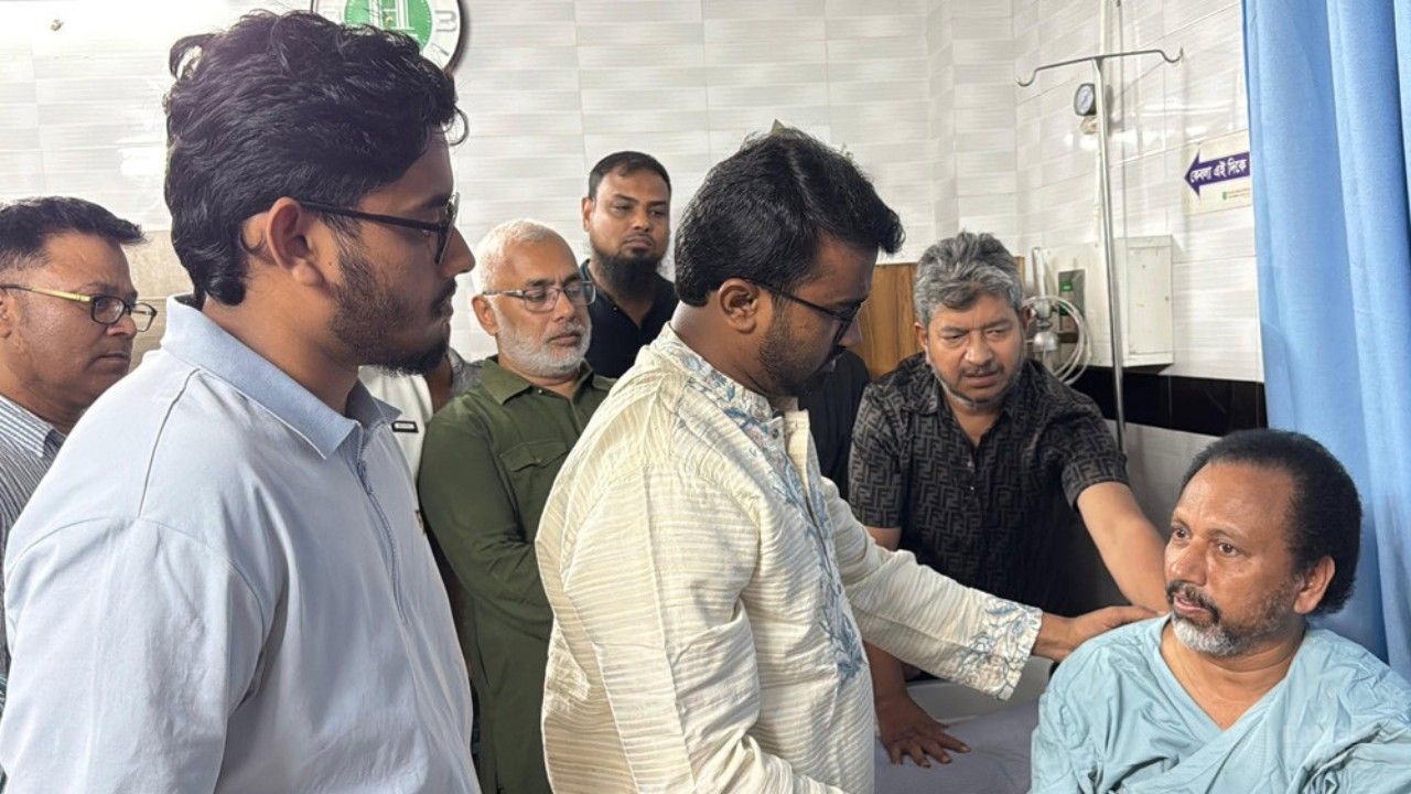 অসুস্থ বিএনপি নেতা বাচ্চুকে দেখতে হাসপাতালে রাশেদ খাঁন