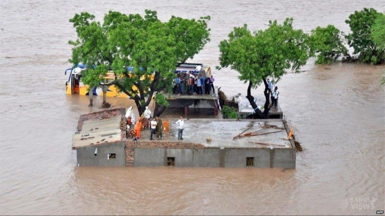 বন্যা-ভূমিধসে ভারত ও নেপালে ৭০ জনের মৃত্যু