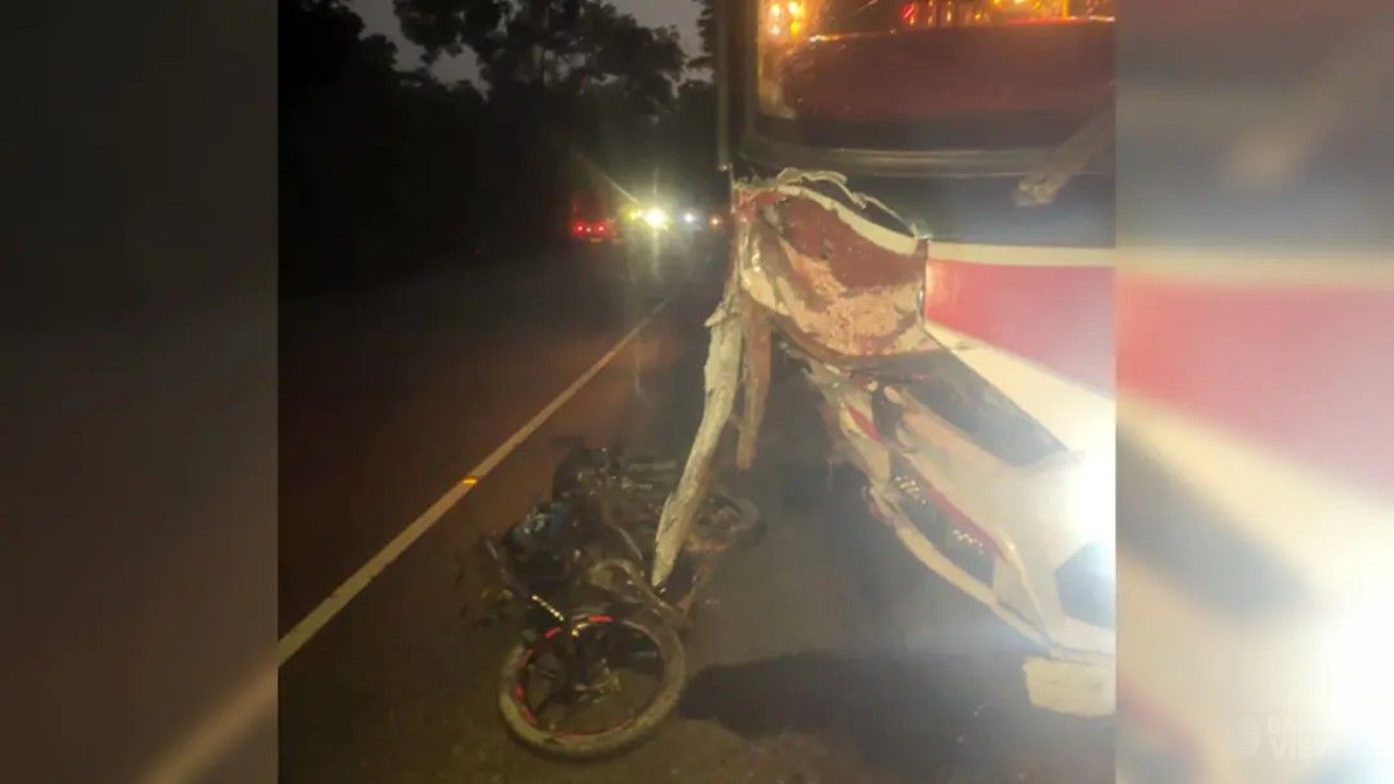 বরিশালে বাসের সঙ্গে মোটরসাইকেলের সংঘর্ষ, নিহত ৩