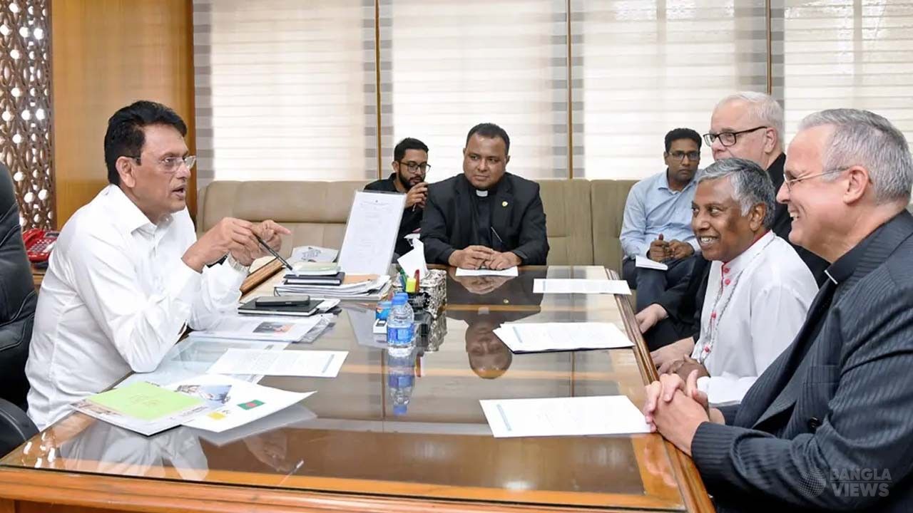 শিক্ষামন্ত্রীর সঙ্গে ভ্যাটিকান রাষ্ট্রদূতের সৌজন্য সাক্ষাৎ