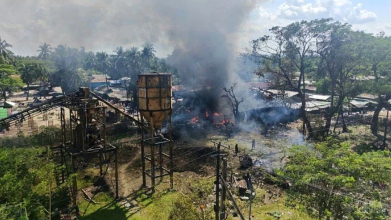 রাখাইনে মিয়ানমার সেনাবাহিনীর বিমান হামলায় নিহত ৩৩