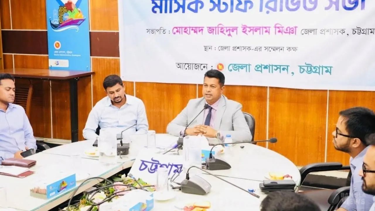 সরকারি সেবা পেতে মানুষকে বারবার দপ্তরে আসতে হবে না: চট্টগ্রামের ডিসি