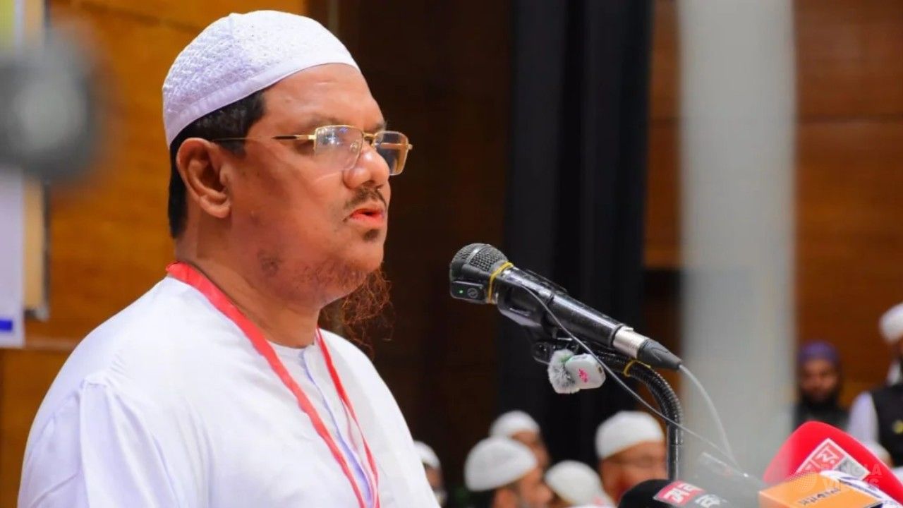 ‘দেশ খেয়েছে খাজুরেরা, নাম পড়েছে হুজুরের’: চরমোনাই পীর