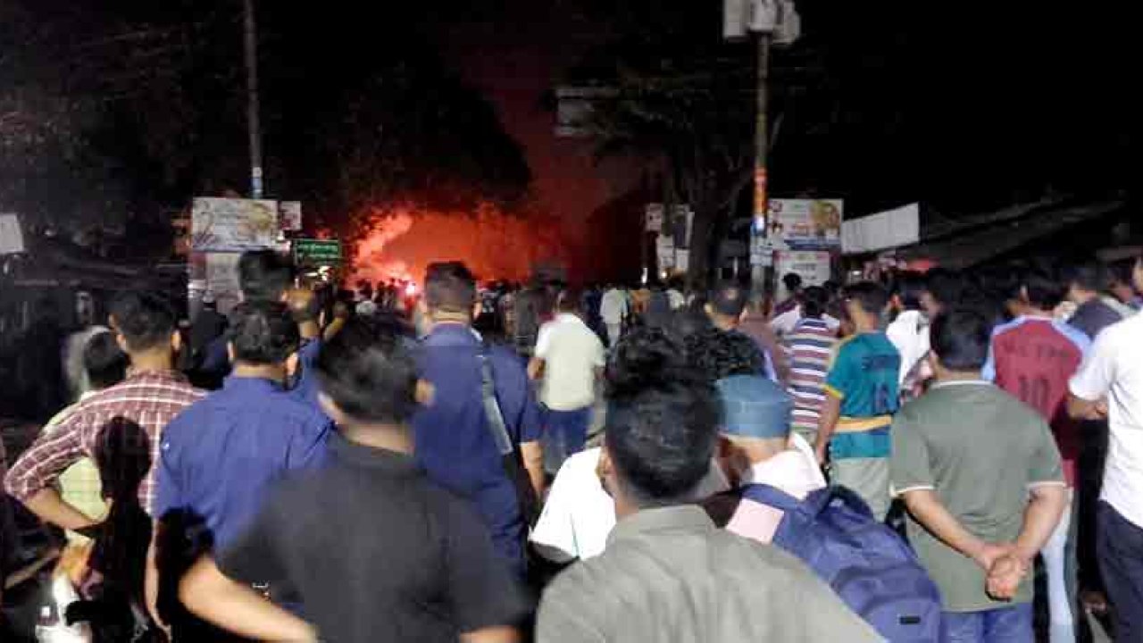 বাস টিকিট বিবাদের কারণে ২ জেলার সংঘর্ষ, আহত ১০