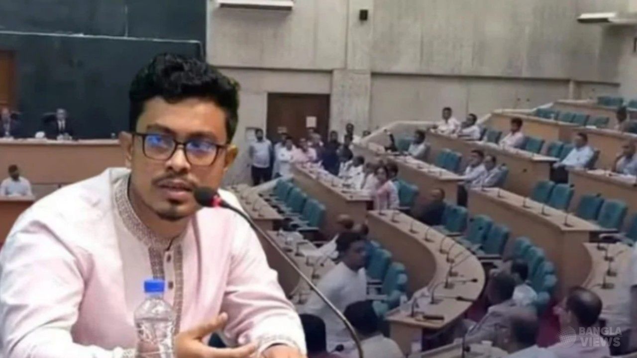 শেখ মুজিবের নামে হলের নাম পরিবর্তন না করায় ডাকসু নেতাদের ওয়াকআউট