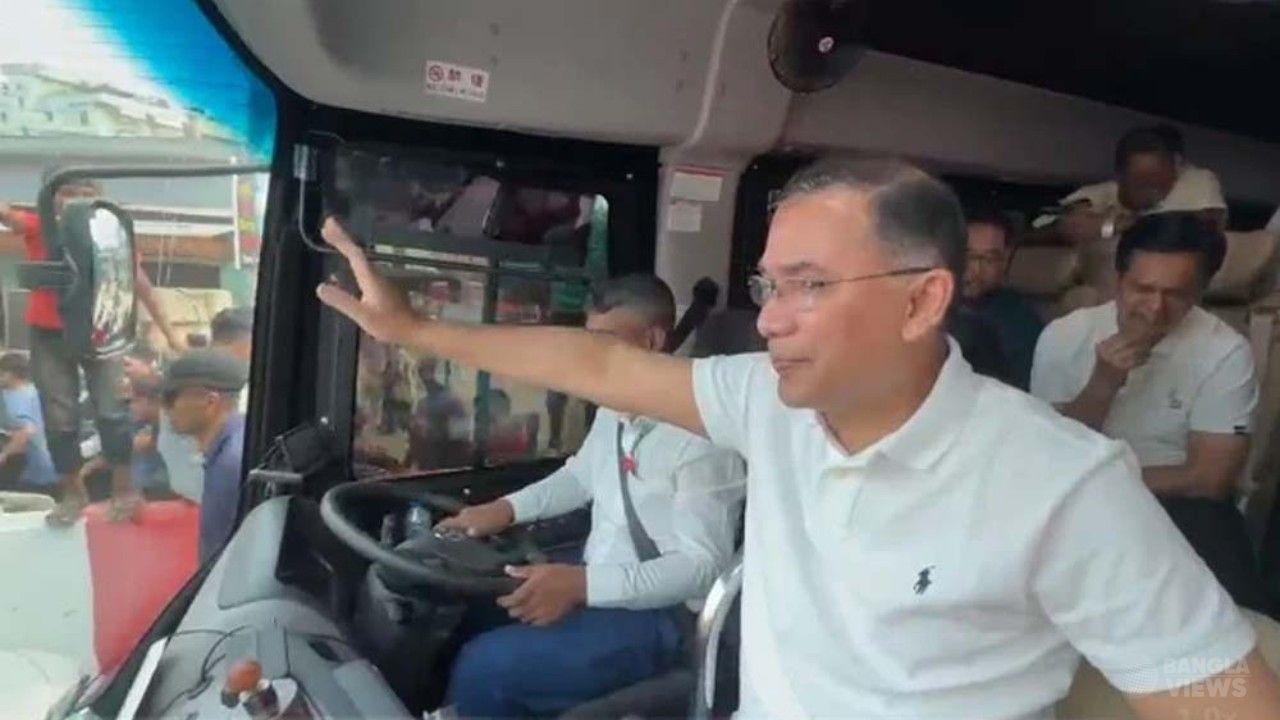 দিনব্যাপী সফরে ফেনী পৌঁছেছেন প্রধানমন্ত্রী