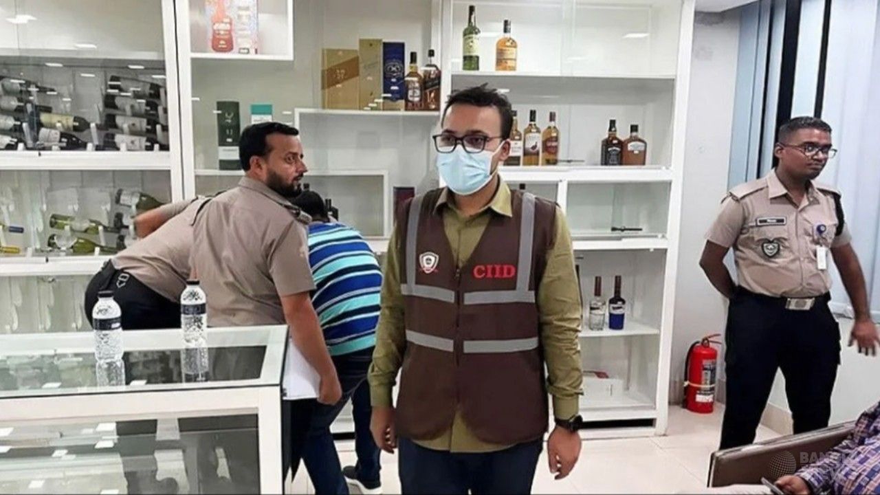 গুলশানে সালমান মুক্তাদিরের শ্বশুরের ৪ মদের গুদাম সিলগালা