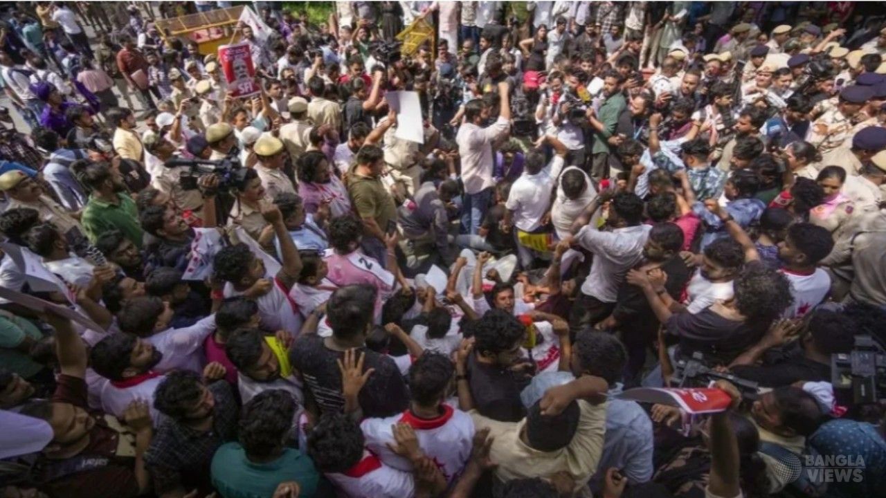 যন্তর মন্তরে বিক্ষোভের মাঝেই ১২ ঘণ্টা ইন্টারনেট বন্ধের নির্দেশ
