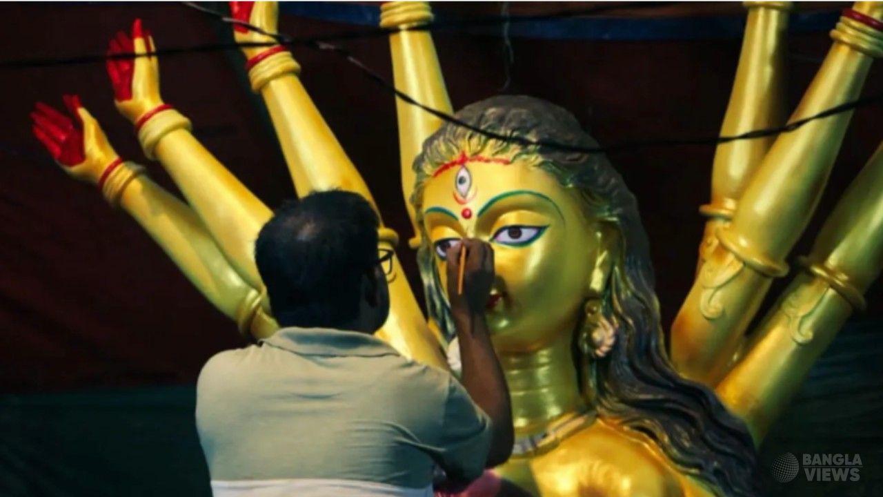 চট্টগ্রামে দুর্গোৎসবের আলোয় উৎসবের প্রস্তুতি